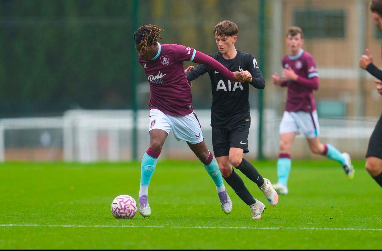 Fabio Só em ação pelo Burnley