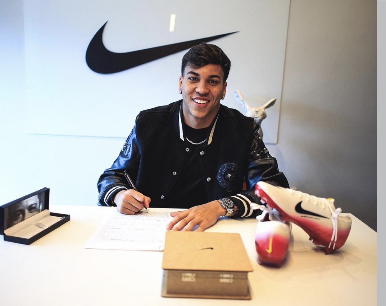 Kaio Jorge assina contrato de patrocínio com a Nike