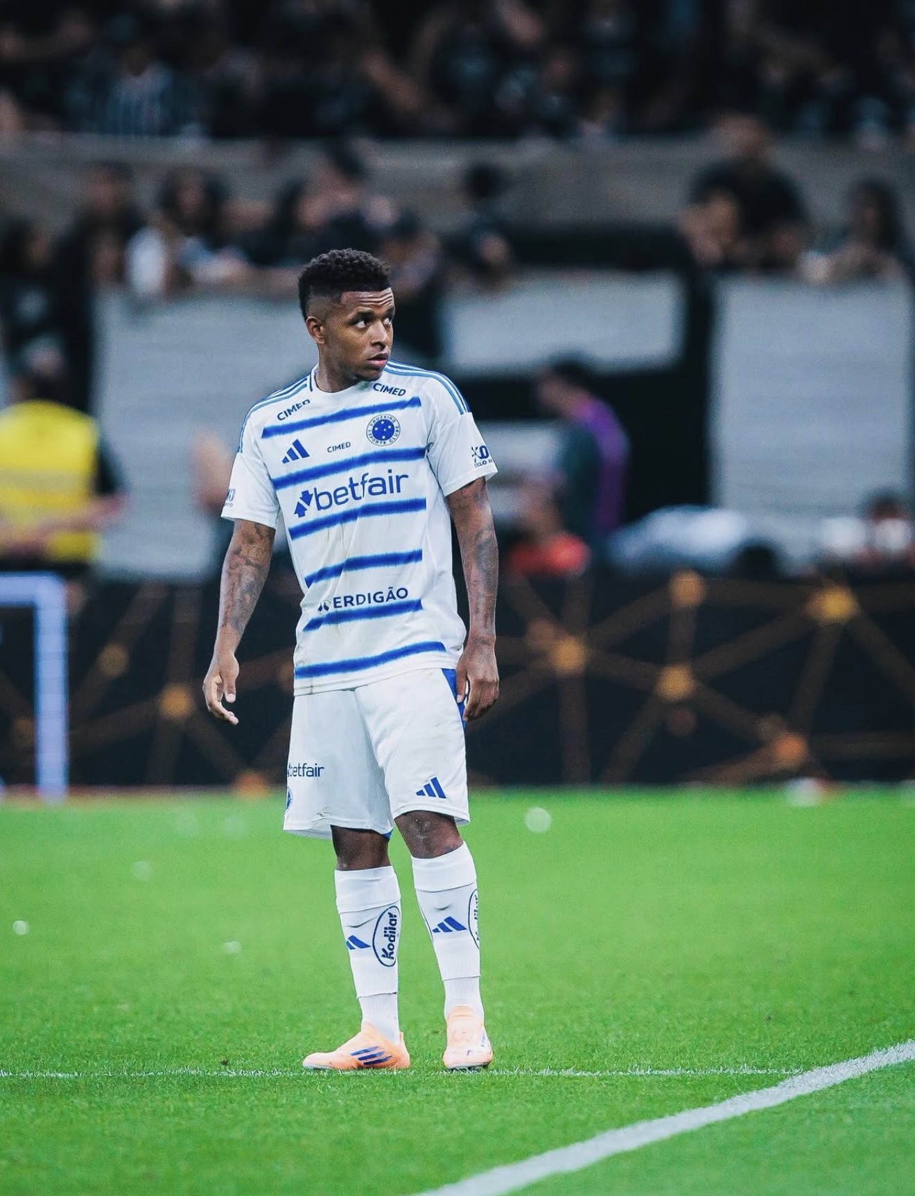 Keny Arroyo em campo